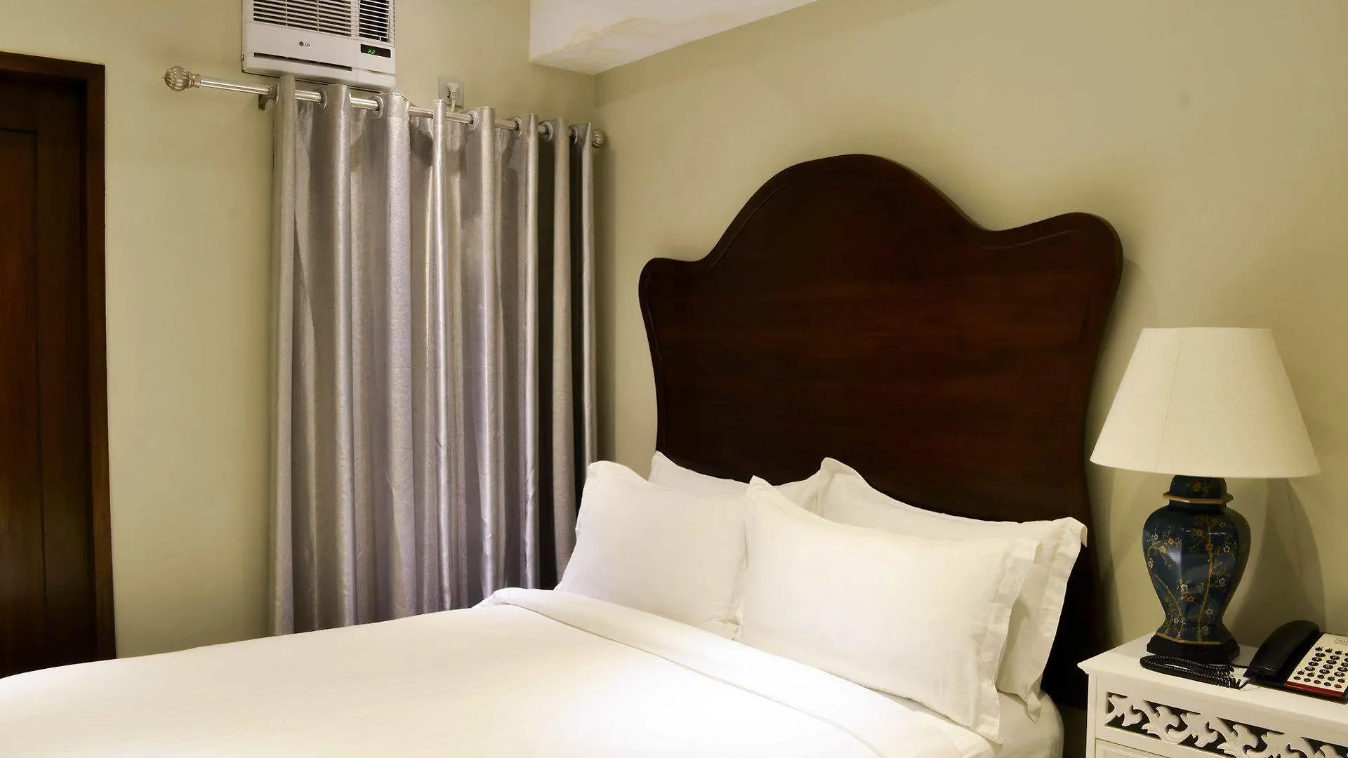 **  Ritz Hotel Angeles Philippines