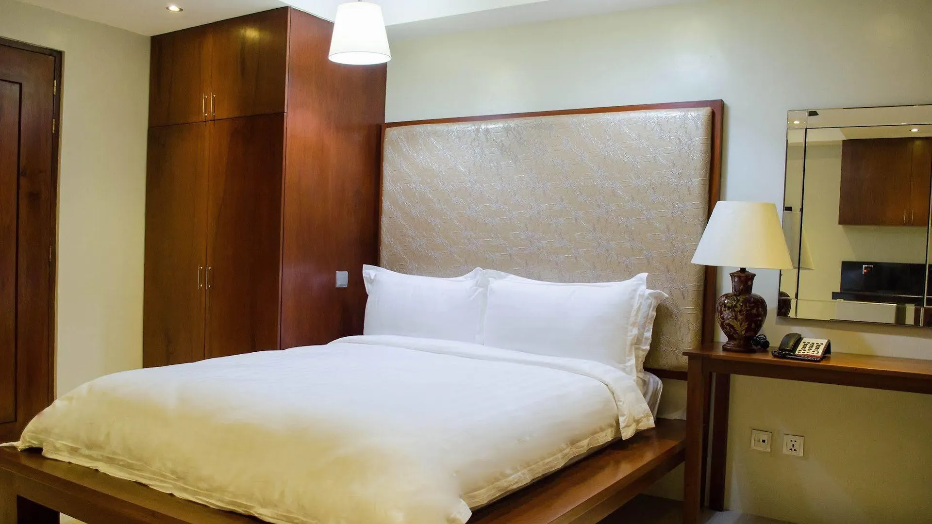 Ritz Hotel Angeles 2*,  Philippines