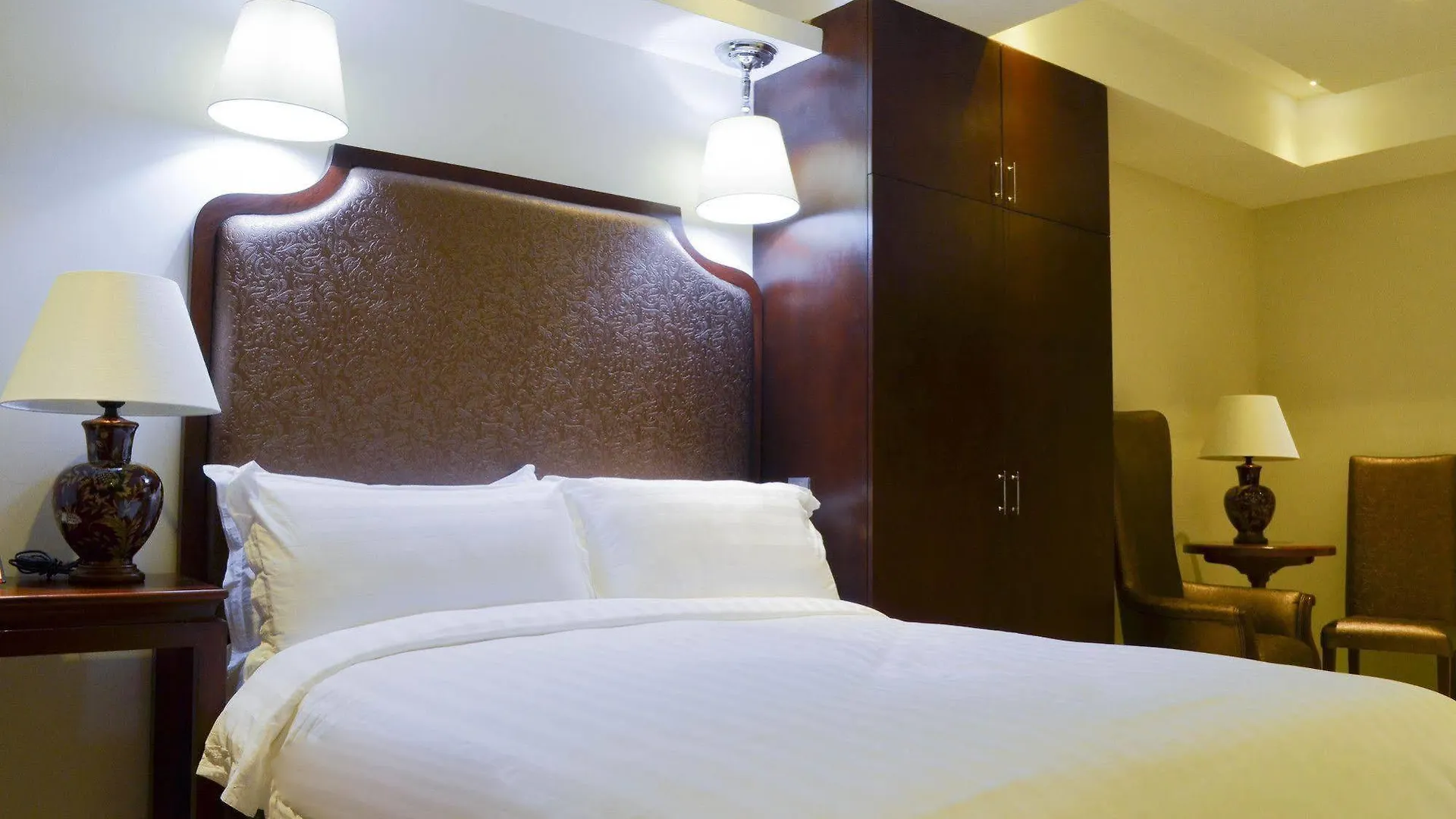 Ritz Hotel Angeles 2*,  Philippines